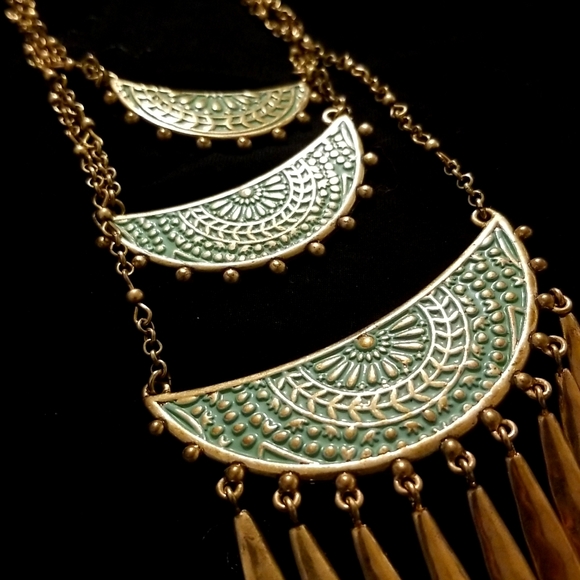 Beautiful three tier necklace - Picture 3 of 3